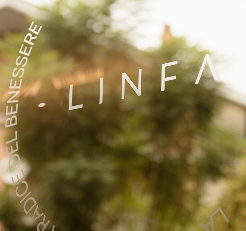 La vetrata del centro Linfa con il payoff